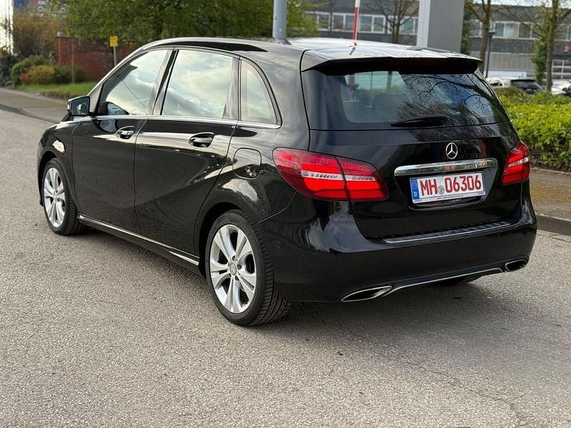 Gebraucht Mercedes B180 109 PS (80 kW) 2016 Schwarz Van / Kleinbus
