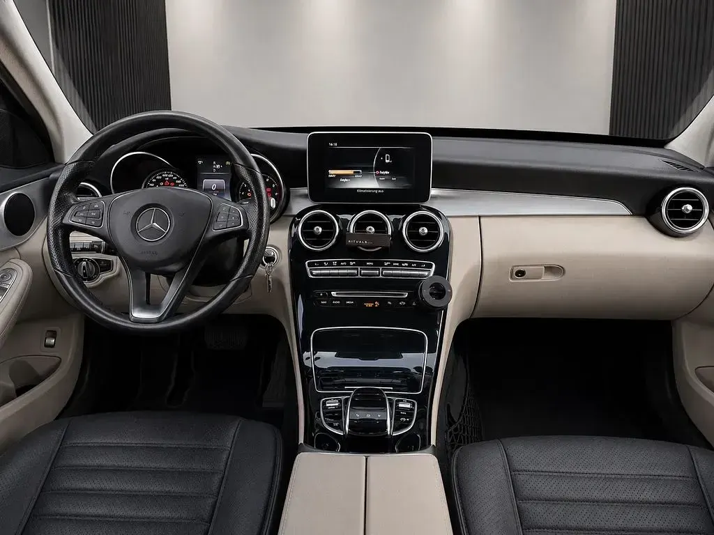 Gebraucht Mercedes C200 Avantgarde 184 PS (135 kW) 2015 Schwarz Limousine
