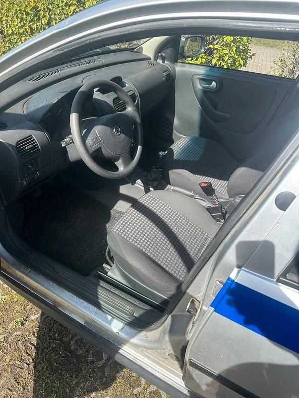 Usata Opel Corsa 60 CV (44 kW) 2004 Argento Utilitaria
