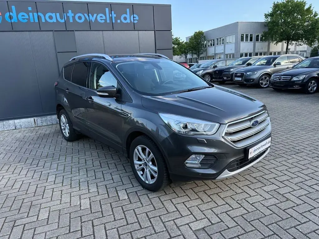 Gebraucht Ford Kuga 120 PS (88 kW) 2017 Grau SUV