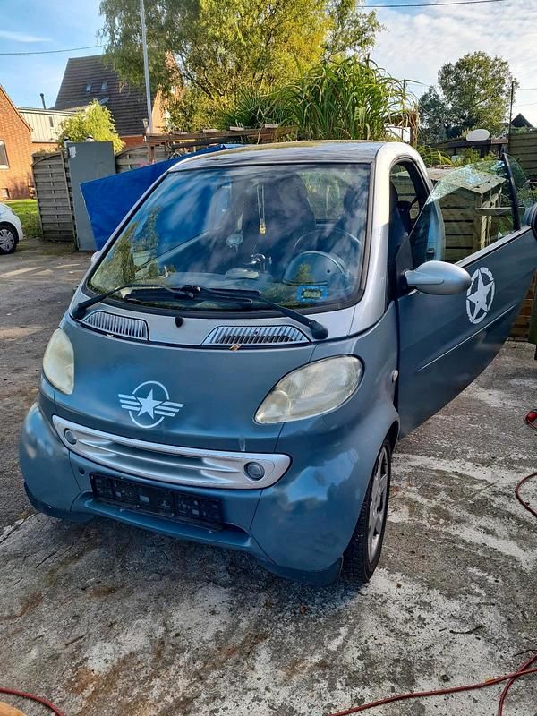 Grau Gebraucht 2001 Smart ForTwo Coupé Kleinwagen | 950 € (Guter Preis) - Bild 1/4