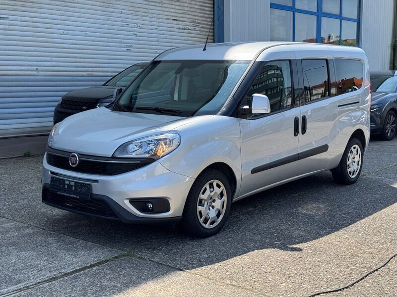 Grau Gebraucht 2021 Fiat Doblò Van / Kleinbus | 19.990 € - Bild 1/4