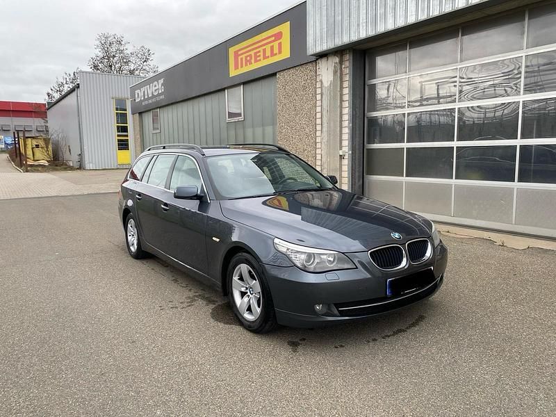 Gebraucht BMW 520 163 PS (119 kW) 2008 Grau Kombi