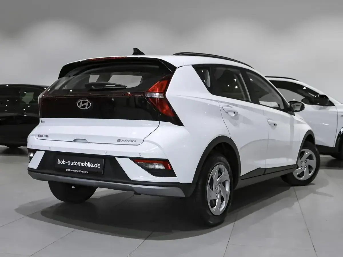 Uusi Hyundai Bayon Select 101 HP (74 kW) 2025 Valkoinen Katumaasturi