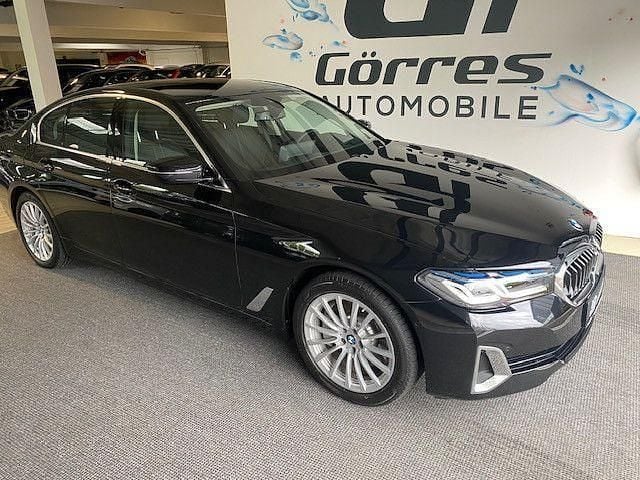 Schwarz Gebraucht 2020 BMW 530e Luxury Line Limousine | 32.999 € (Guter Preis) - Bild 1/4