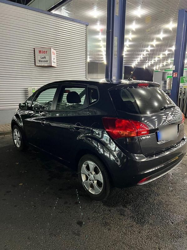 Gebraucht Kia Venga 90 PS (66 kW) 2014 Schwarz Kleinwagen