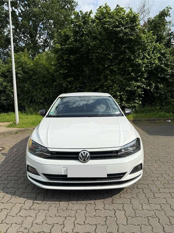 Weiß Gebraucht 2019 VW Polo Trendline Kleinwagen | 8.000 € (Guter Preis) - Bild 1/4