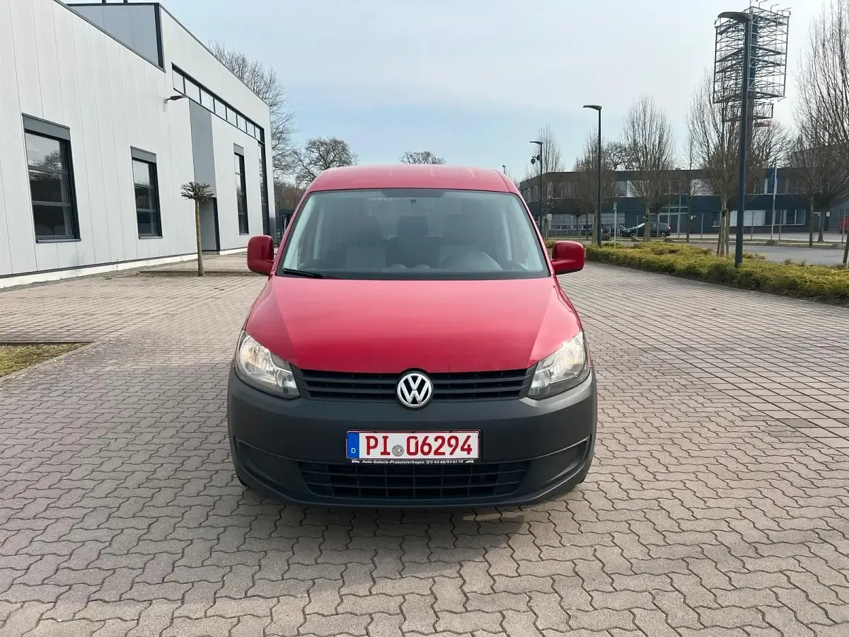 Usado VW Caddy 105 HP (77 kW) 2011 Vermelho Monovolume