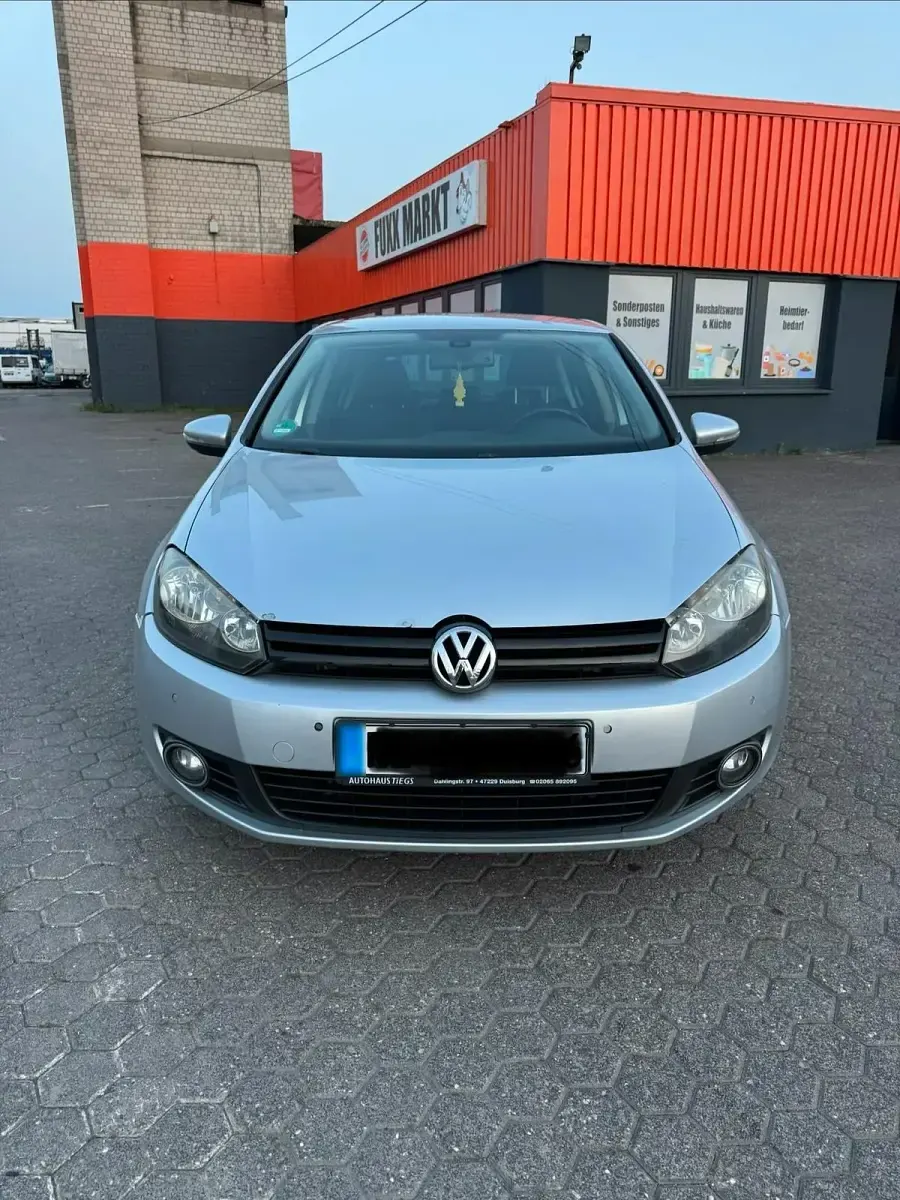 Gebraucht VW Golf VI 105 PS (77 kW) 2010 Silber Kleinwagen