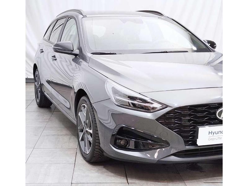 Gebraucht Hyundai i30 Advantage 101 PS (74 kW) 2025 Ecotronic grey / mic (metallic) Kombi