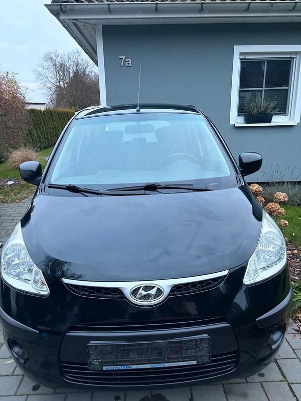 Schwarz Gebraucht 2010 Hyundai i10 Kleinwagen | 2.300 € - Bild 1/4