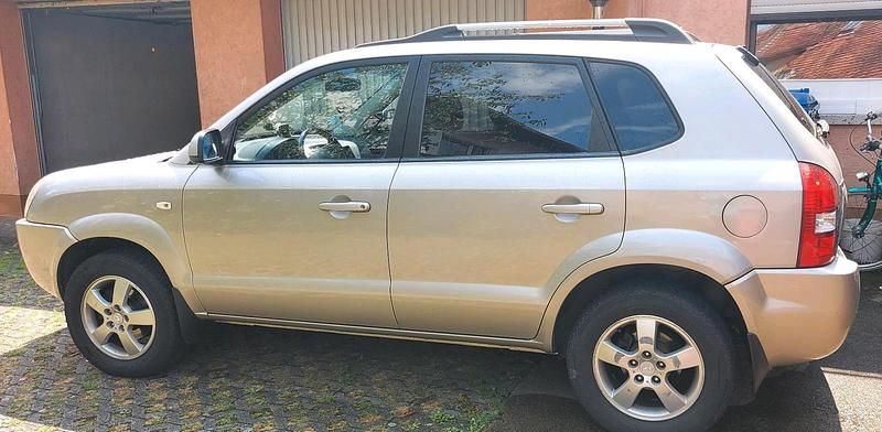 Silber Gebraucht 2006 Hyundai Tucson SUV | 5.400 € (Etwas zu teuer) - Bild 1/4