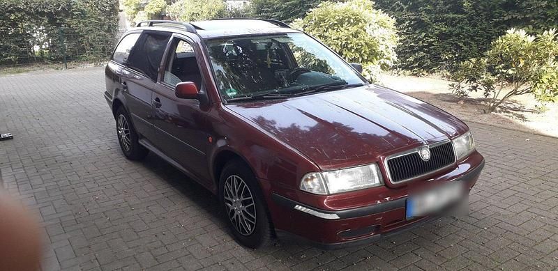 Rot Gebraucht 1999 Skoda Octavia Kombi | 950 € (Guter Preis) - Bild 1/4