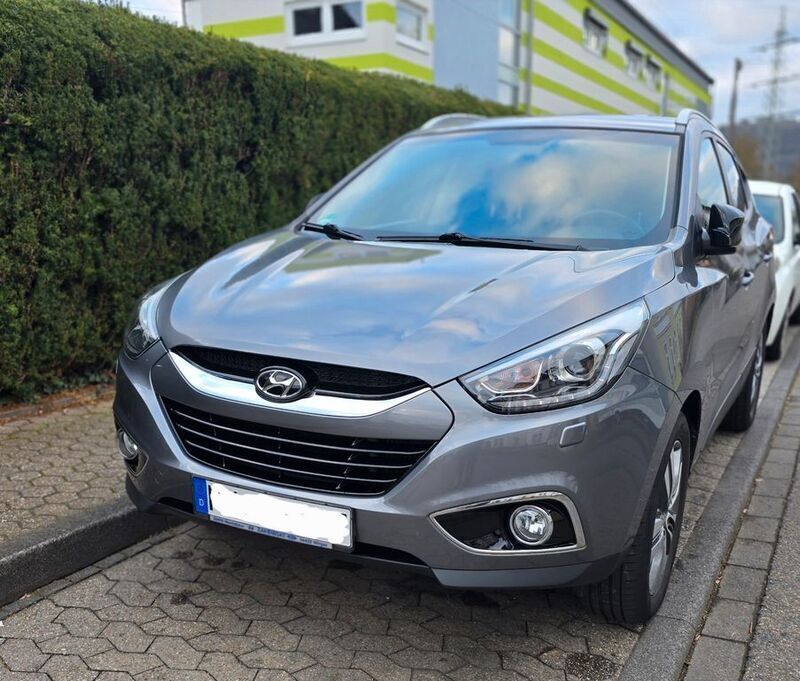 Grau Gebraucht 2014 Hyundai ix35 Style SUV | 12.500 € (Teuer) - Bild 1/4