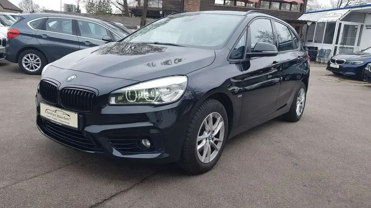 Gebraucht BMW 218 Sport Line 150 PS (110 kW) 2016 Saphirschwarz metallic Van / Kleinbus
