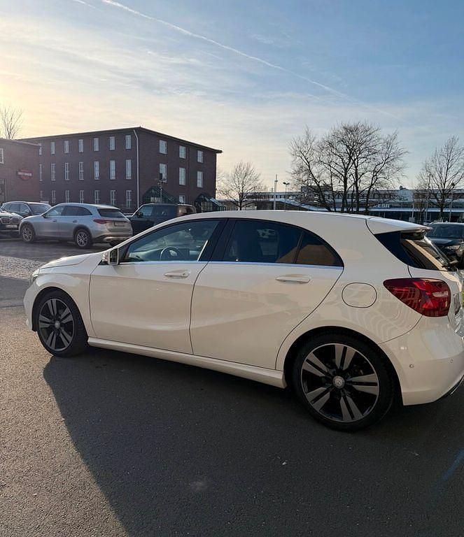 Gebraucht Mercedes A180 Edition 109 PS (80 kW) 2017 Weiß Limousine