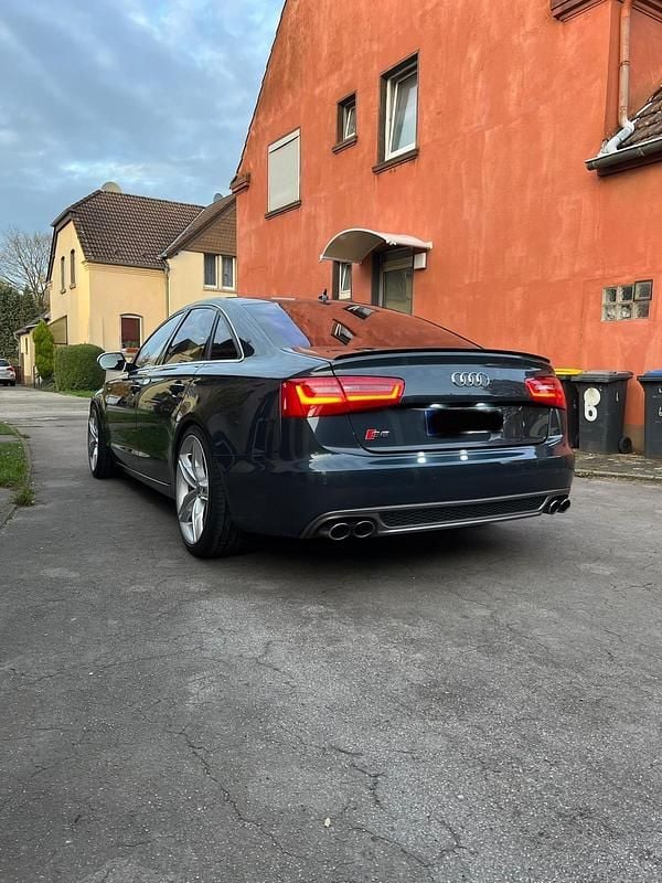 Second-hand Audi S6 435 CP (319 kW) 2011 Berlinǎ