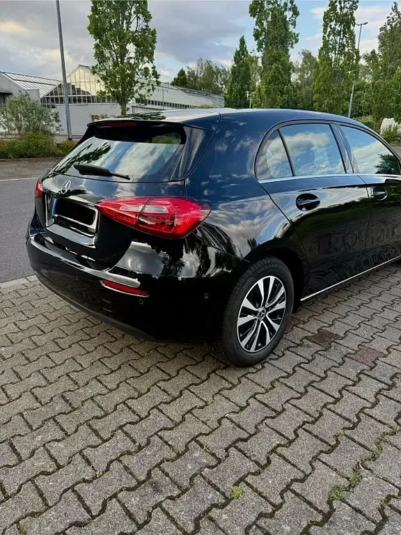 Gebraucht Mercedes A200 Advanced 150 PS (110 kW) 2021 Schwarz Limousine