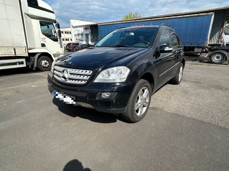 Schwarz Gebraucht 2006 Mercedes ML320 SUV | 9.900 € (Teuer) - Bild 1/4