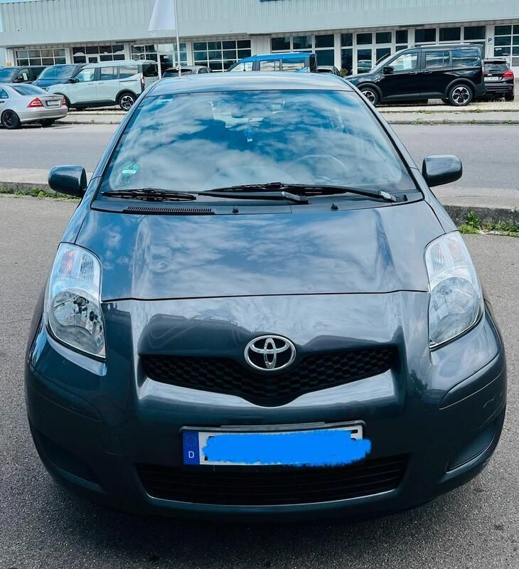 Grau Gebraucht 2009 Toyota Yaris Kleinwagen | 2.199 € (Guter Preis) - Bild 1/4