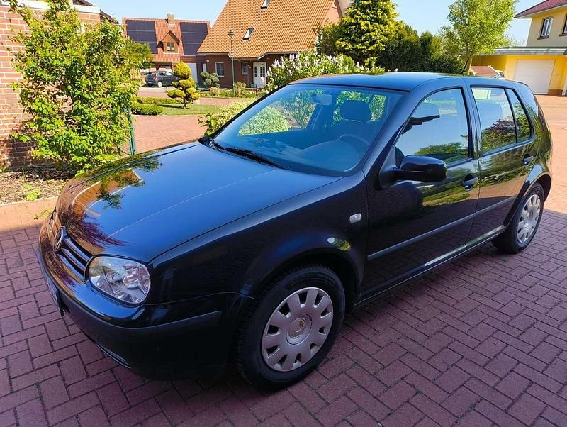 Schwarz Gebraucht 2001 VW Golf IV Edition Limousine | 2.900 € (Teuer) - Bild 1/4
