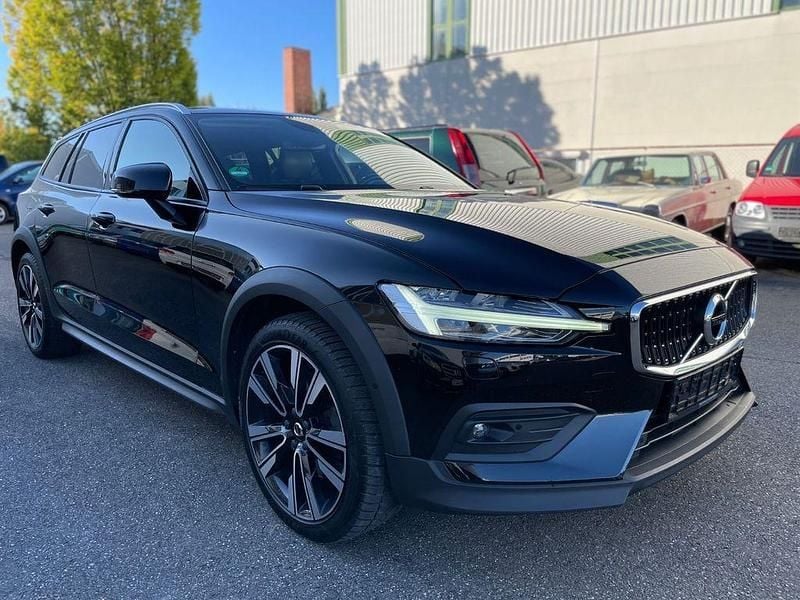Schwarz Gebraucht 2020 Volvo V60 CC Pro Kombi | 20.999 € (Guter Preis) - Bild 1/4
