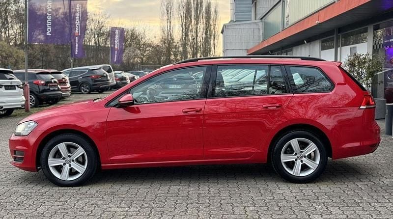 Gebraucht VW Golf VII 110 PS (80 kW) 2016 Rot Limousine