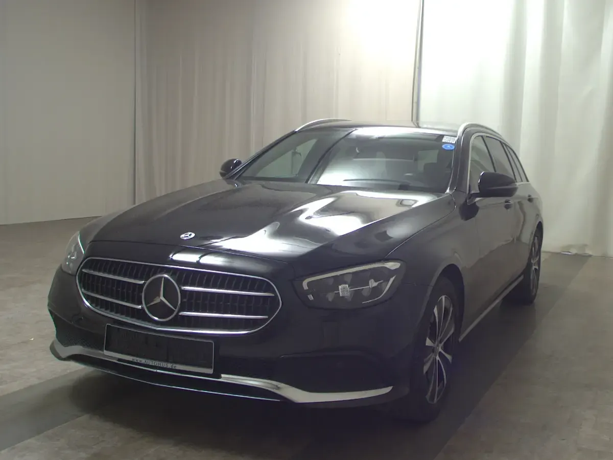 Gebraucht Mercedes E300 Avantgarde 306 PS (225 kW) 2022 Schwarz Limousine