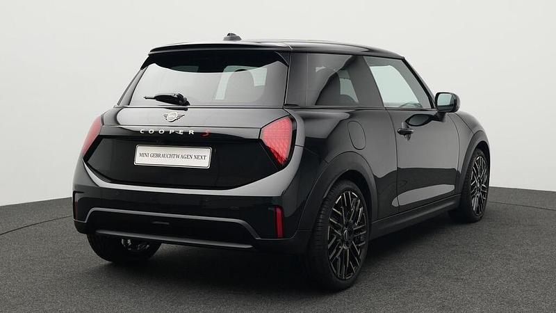 Gebraucht Mini Cooper S Favoured 204 PS (150 kW) 2024 Schwarz Kleinwagen
