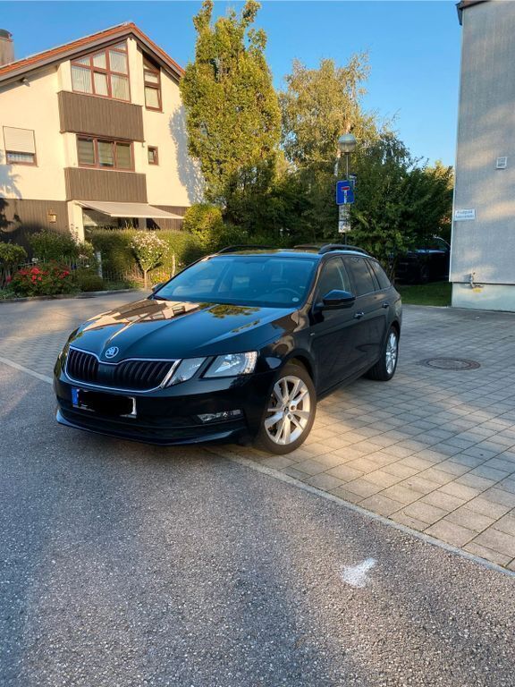 Schwarz Gebraucht 2018 Skoda Octavia Ambition Kombi | 13.680 € (Guter Preis) - Bild 1/4