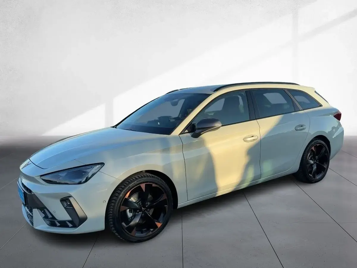 Second-hand Cupra Leon 150 CP (110 kW) 2025 Gri Break
