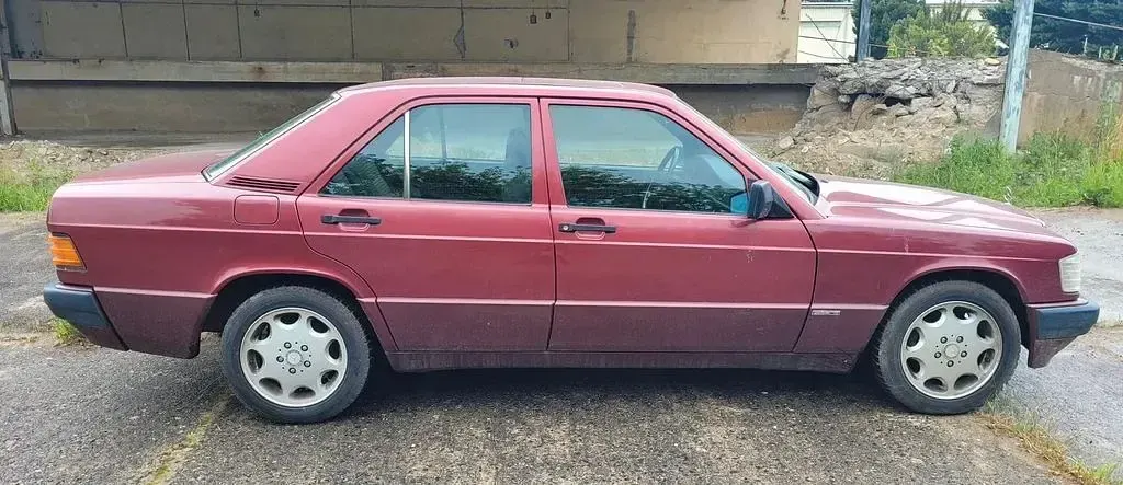 Gebraucht Mercedes 190 Sportline 118 PS (86 kW) 1990 Rot Limousine
