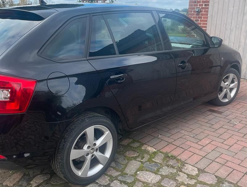Gebraucht Skoda Rapid Active 86 PS (63 kW) 2014 Schwarz Limousine