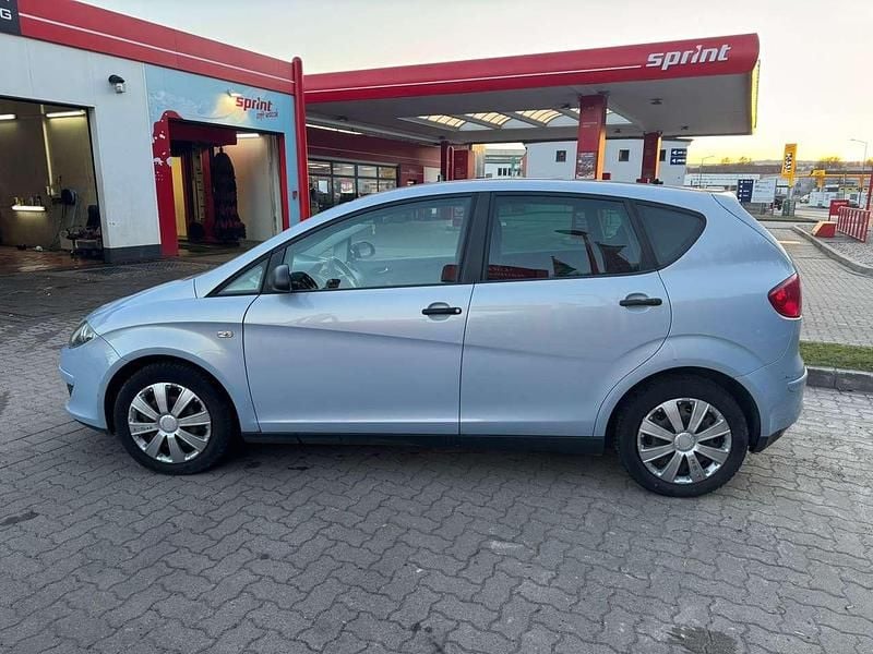 Second-hand Seat Altea 102 CP (75 kW) 2004 Albastru Monovolum