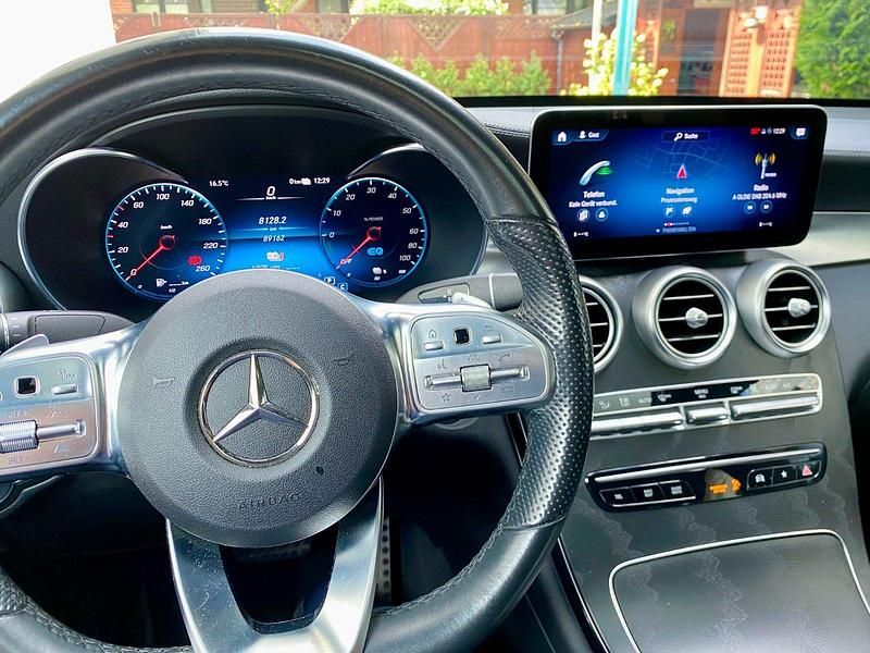Grau Gebraucht 2021 Mercedes GLC300e Coupé | 39.900 € (Guter Preis) - Bild 1/4