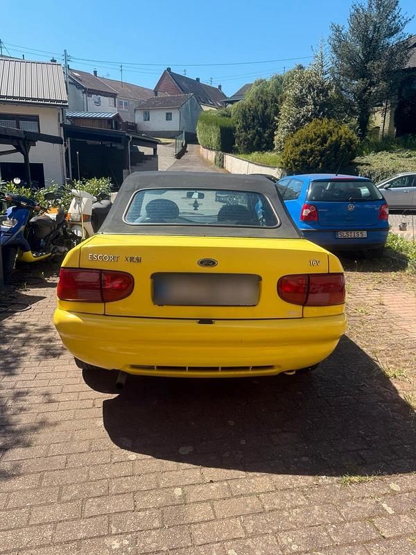Gebraucht Ford Escort Cabriolet 98 PS (72 kW) 1996 Gelb Cabrio