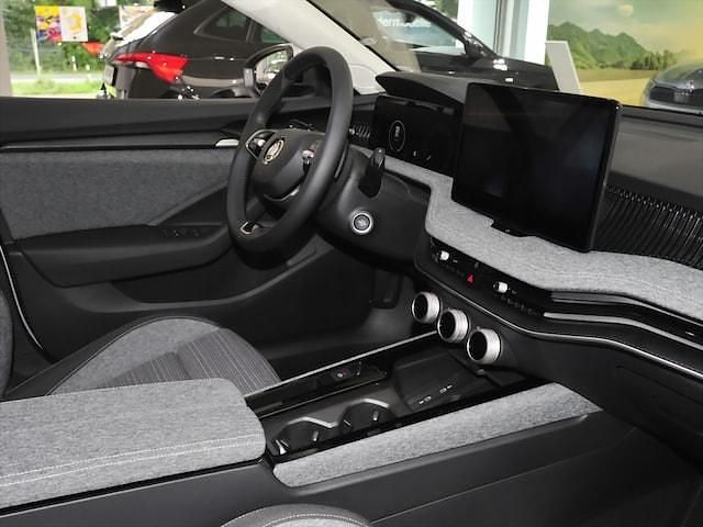 Gebraucht Skoda Superb Selection 150 PS (110 kW) 2024 Pebble silber metallic Kombi