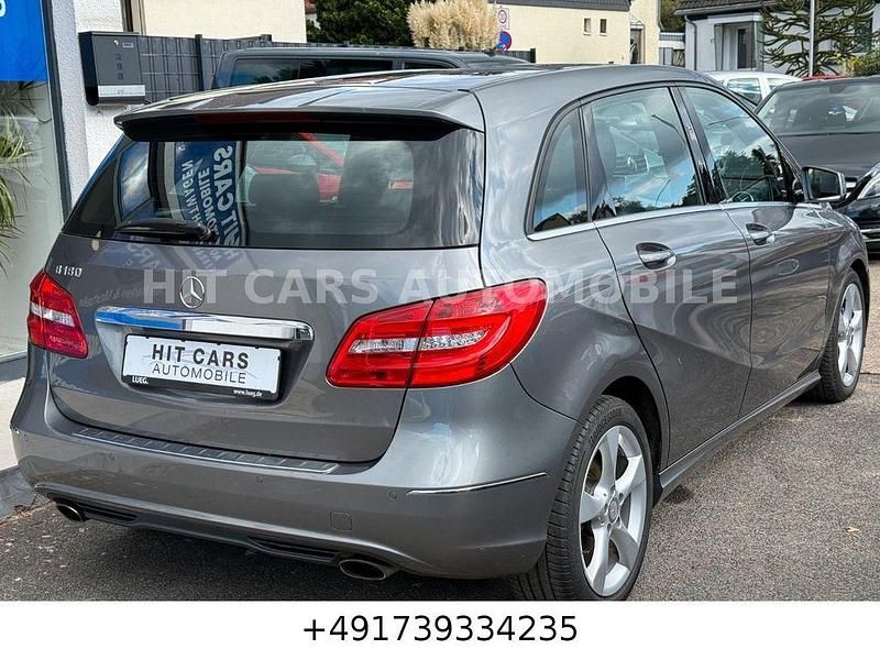Gebraucht Mercedes B180 122 PS (89 kW) 2014 Grau Van / Kleinbus