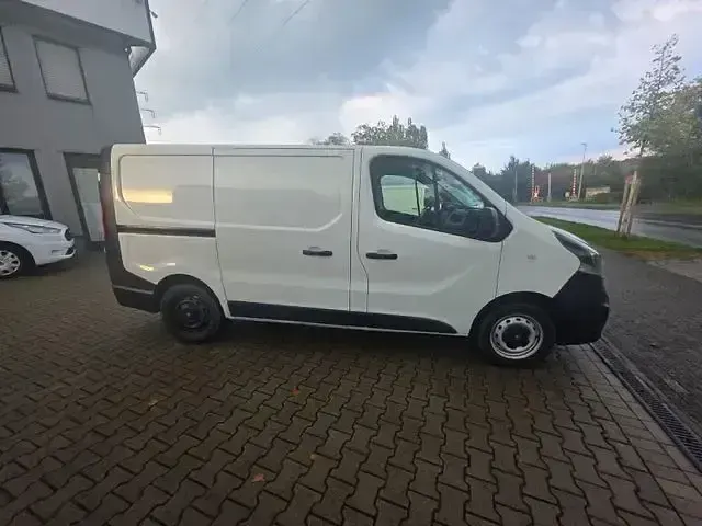 Gebraucht Opel Vivaro 190 PS (139 kW) 2017 Weiß Van / Kleinbus