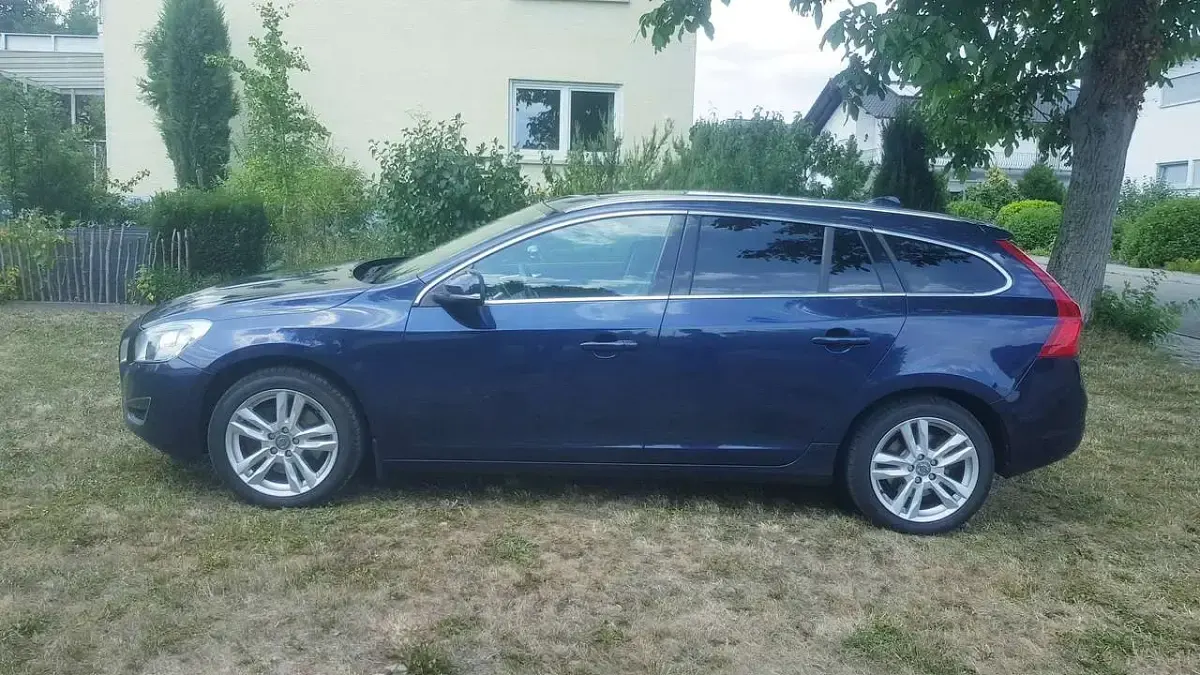 Gebraucht Volvo V60 Summum 215 PS (158 kW) 2011 Blau Kombi