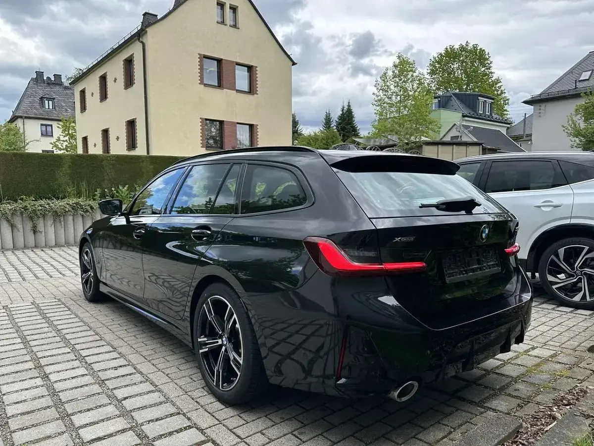 Gebraucht BMW 330 M Sport 245 PS (180 kW) 2025 Schwarz Kombi