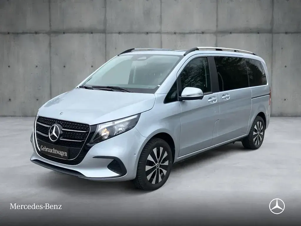 Gebraucht Mercedes V220 163 PS (119 kW) 2025 Silber Van / Kleinbus