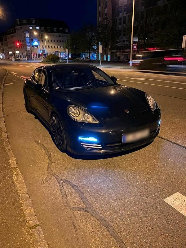 Schwarz Gebraucht 2010 Porsche Panamera Limousine | 19.000 € (Fairer Preis) - Bild 1/4