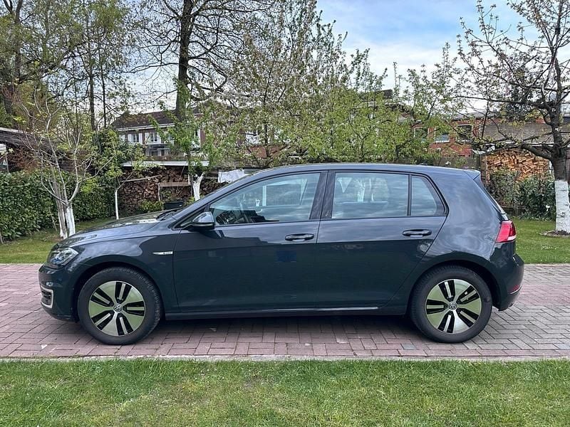 Gebraucht VW e-Golf 100 kW (136 PS) 2021 Grau Kleinwagen