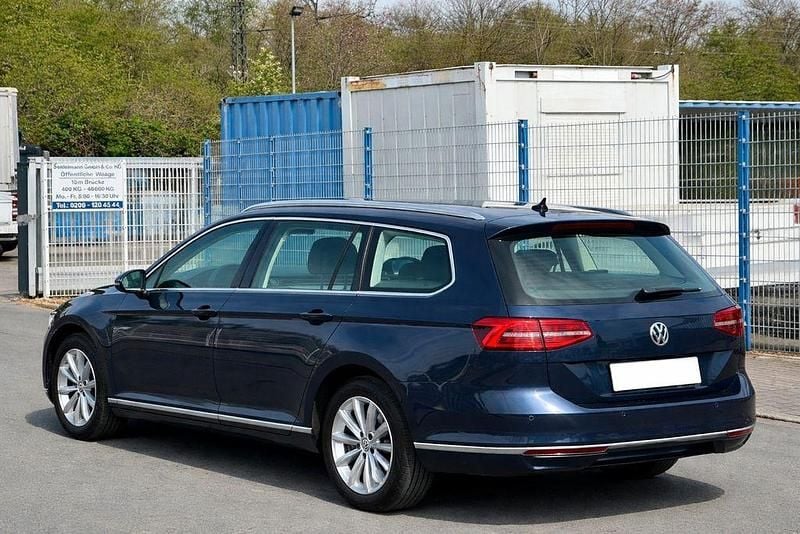 Gebraucht VW Passat 120 PS (88 kW) 2015 Blau Limousine