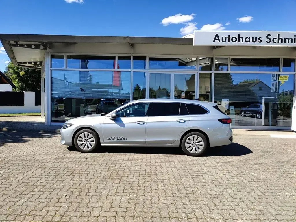 Gebraucht VW Passat Business 150 PS (110 kW) 2024 Silber metallic Limousine