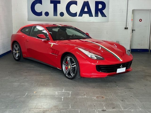 Rot Gebraucht 2021 Ferrari GTC4Lusso | 400.000 € - Bild 1/4