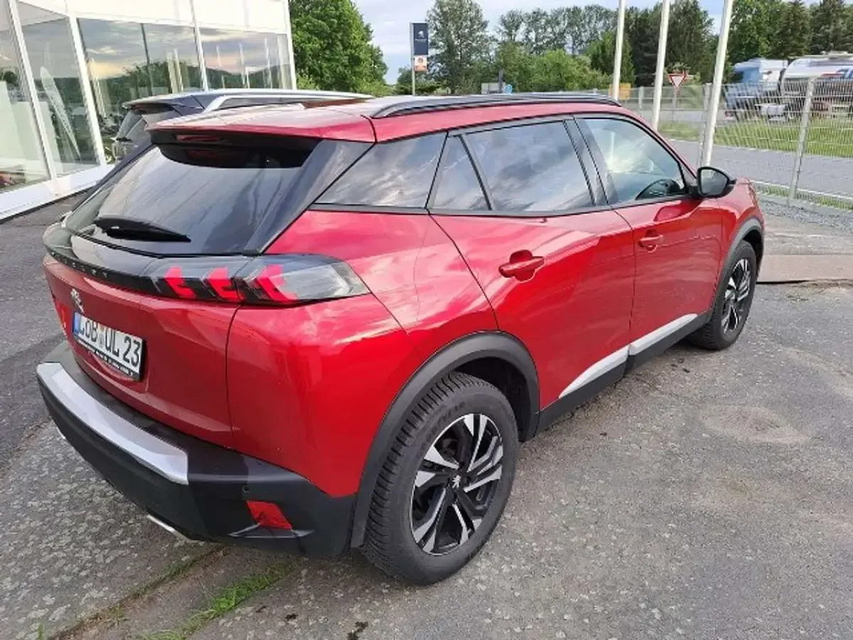 Gebraucht Peugeot 2008 Allure 131 PS (96 kW) 2022 Rot SUV