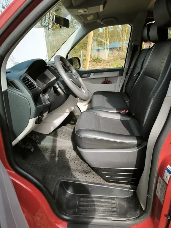 Second-hand VW Transporter 102 CP (75 kW) 2018 Roșu Van