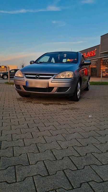 Grau Gebraucht 2005 Opel Corsa Kleinwagen | 600 € (Superpreis) - Bild 1/4
